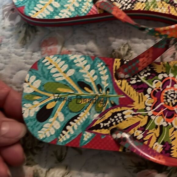 Vera Bradley, flip-flops - Picture 2 of 4